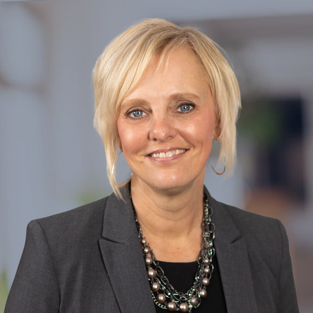 Julie Nolan Headshot